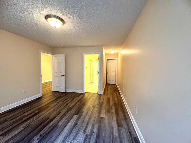 Building Photo - Huff Heritage Townhome  3 Bed, 2.5 Bath  A...