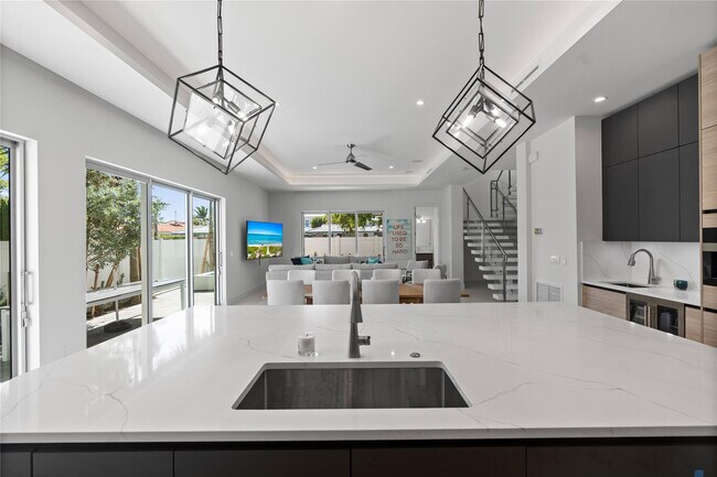 Building Photo - 221 Shore Ct