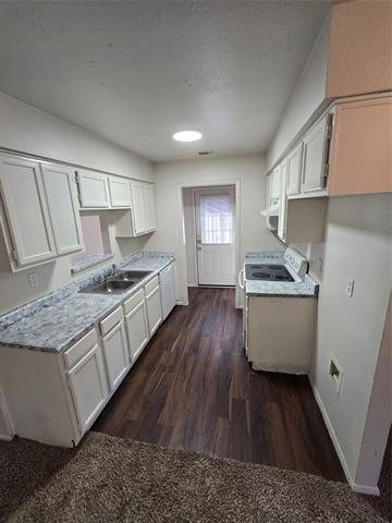 Building Photo - 1441 N Bluegrove Rd