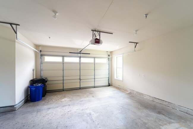 Building Photo - 10225 Hilltop Ascent Dr