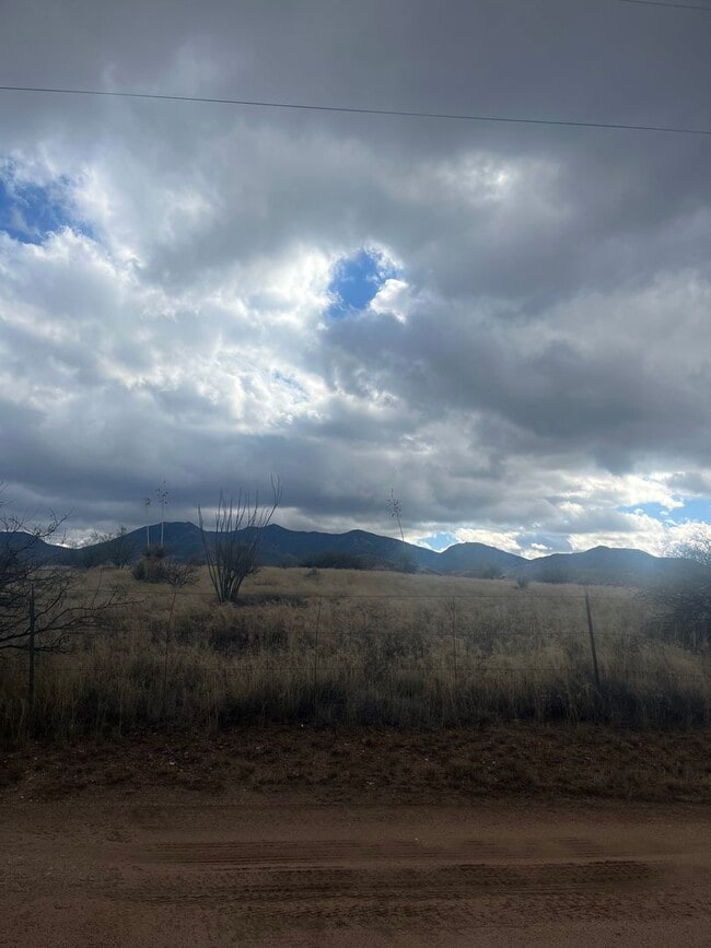 Building Photo - Beautiful ! Bed 1.5 Bath in J-6.