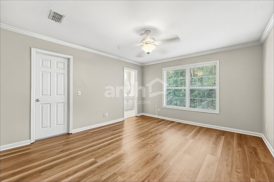 Building Photo - 45 Wintergreen Dr
