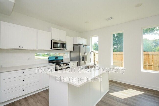 Building Photo - 4358 Clover St