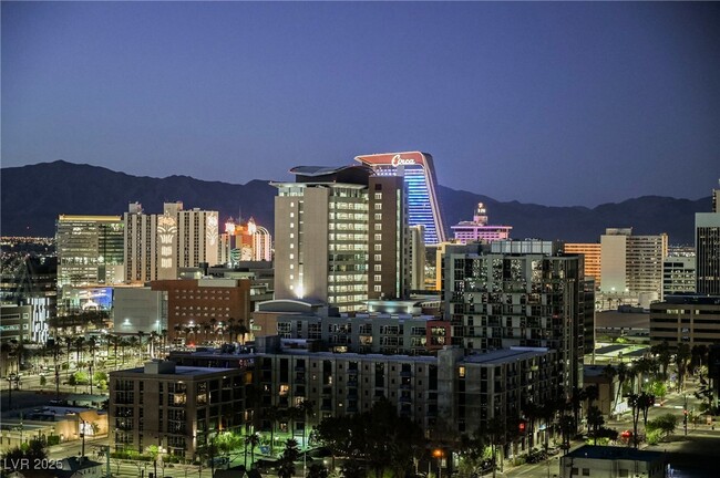 Building Photo - 900 S Las Vegas Blvd