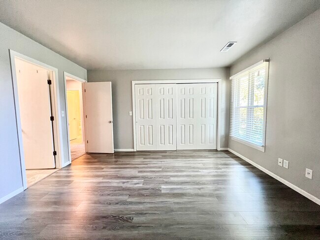 Building Photo - 2640 Blarney Stone Dr