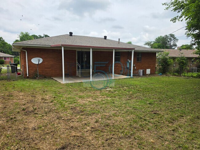 Building Photo - 6601 Blue Bird Dr
