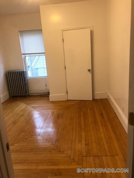 Building Photo - 33 Algonquin St