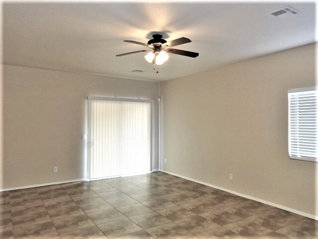 Building Photo - 1119 W Vineyard Rd