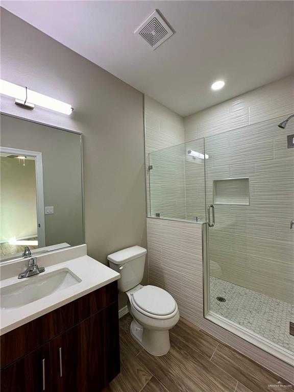 Building Photo - 17 E Walnut Ave