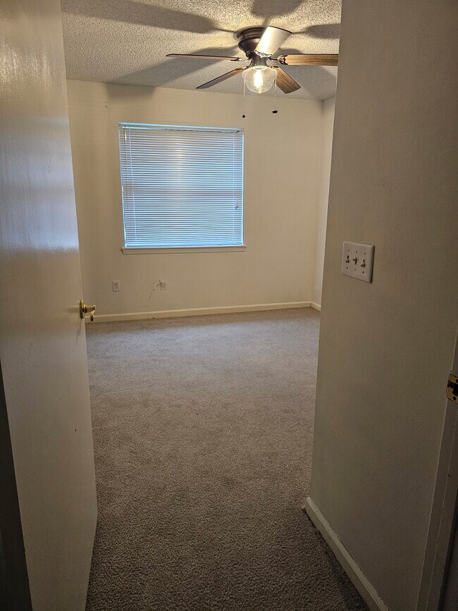 Building Photo - 6523 Diamond Leaf Ct S