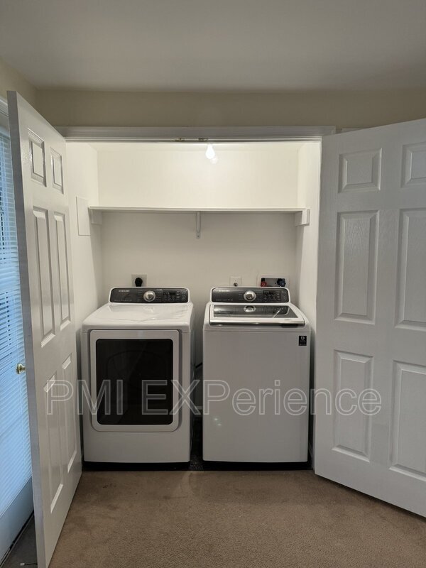 Building Photo - 12914 Woods View St