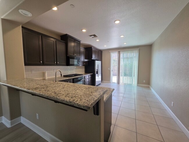 Building Photo - 1653 Clover Ct