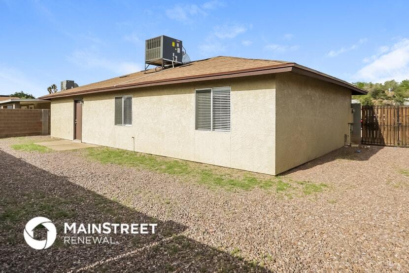 Building Photo - 2807 N 45th Dr