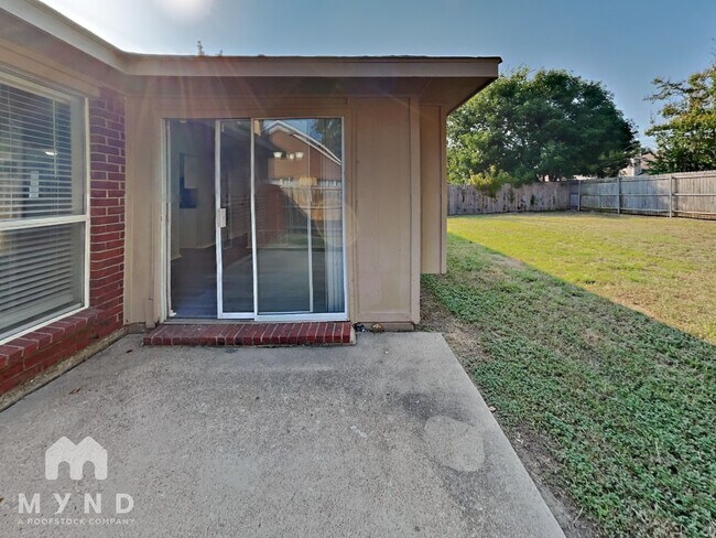 Building Photo - 4961 Briar Oaks Ln