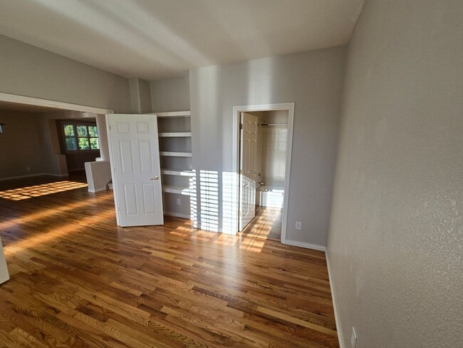 Building Photo - Large 4 bed with study and loft  in Vista Pointe