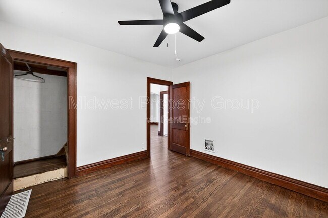 Building Photo - 5324 Nagel Ave