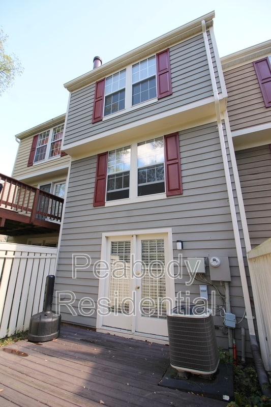 Building Photo - 1544 Woodcrest Dr