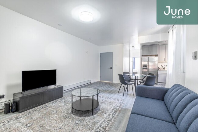 Building Photo - Queen room in 4-bed/2.0-bath Home