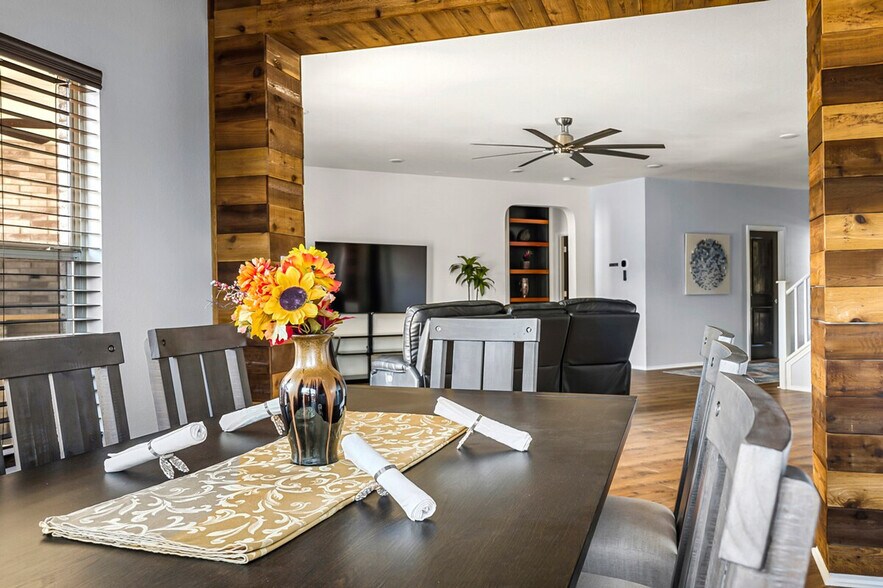 Building Photo - 311 Evening Grosbeak Dr