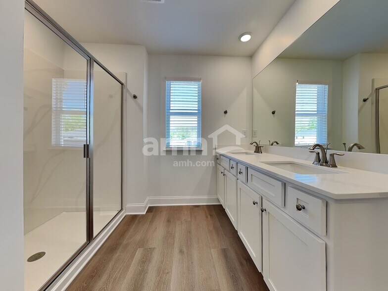 Building Photo - 190 Hickory Pointe Rd