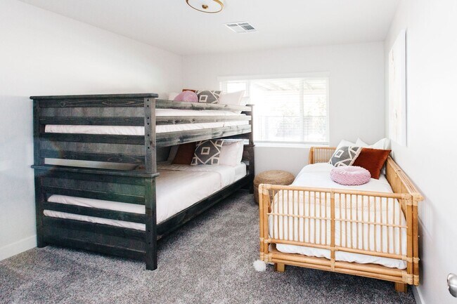 Building Photo - Stunning Remodel near Old Town!
