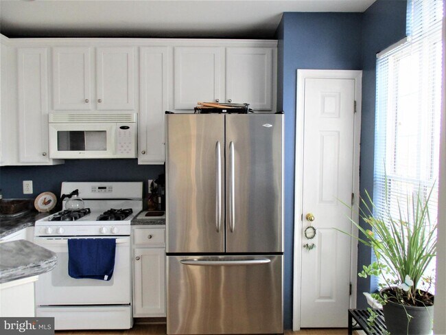 Building Photo - 25320 Lake Mist Square