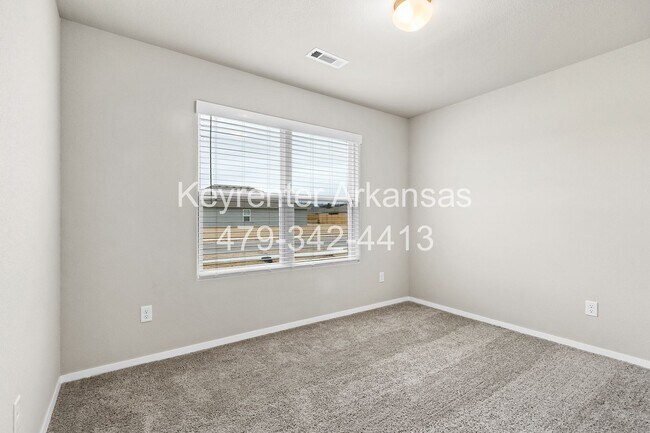 Building Photo - Beautiful new build home!