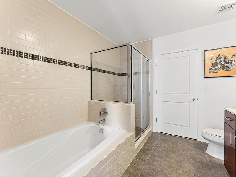 Building Photo - 5925 Almeda Rd