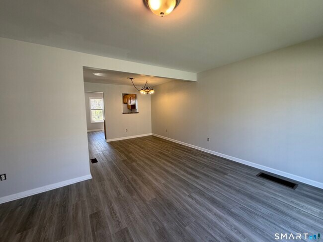 Building Photo - 44 Taft Pointe