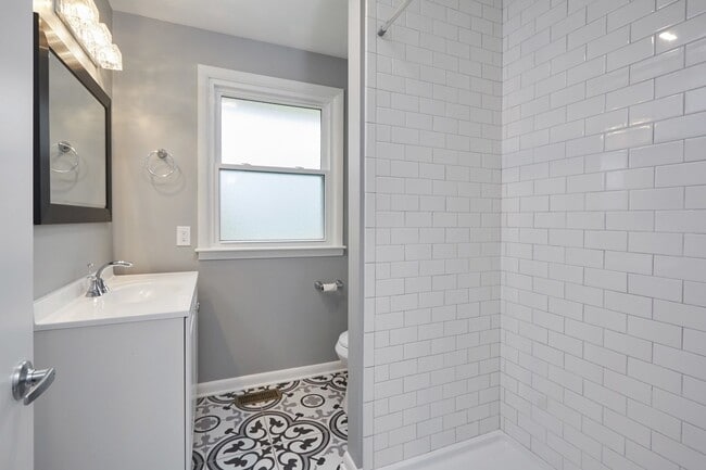 Building Photo - NOW AVAILABLE!!** Beautiful One-Bedroom at...