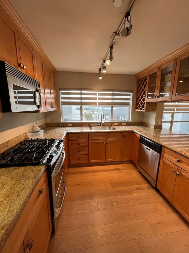 Building Photo - Beautiful 2BR/1BA with Large Private Patio, Parking & Shared Rooftop Deck in Marina
