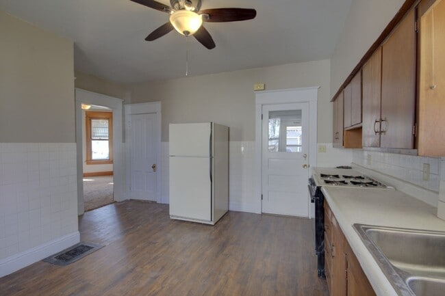 Building Photo - 3 bedroom home