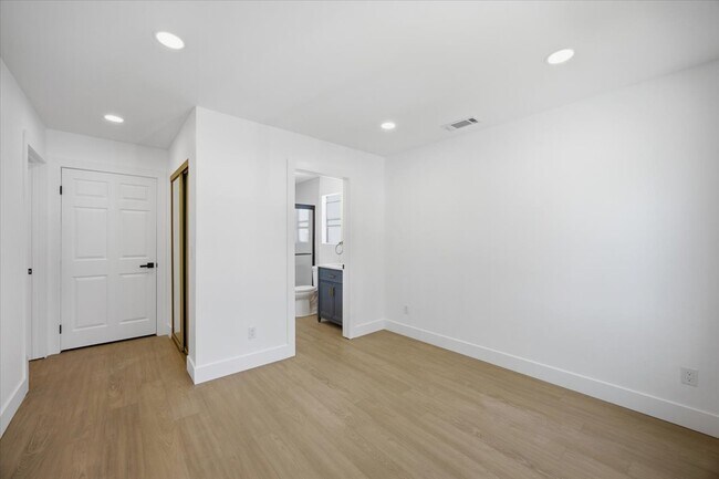 Building Photo - 1040 Gardena