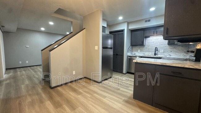 Building Photo - 1701 Ridgehaven Ct