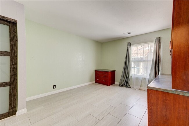 Building Photo - 10878 Aderman Ave