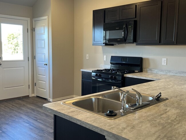 Building Photo - 561 SE 3rd Ter