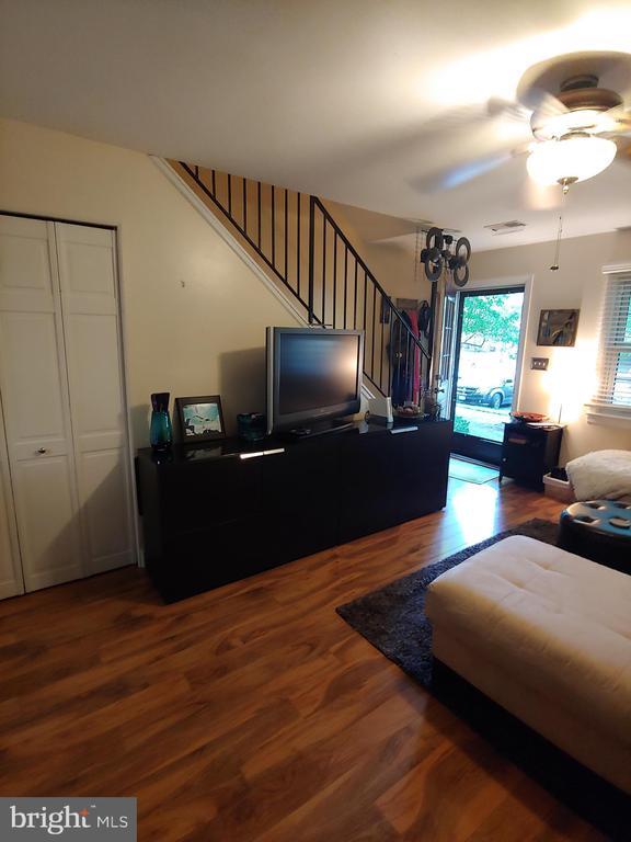 Building Photo - 8435 Norwood Dr