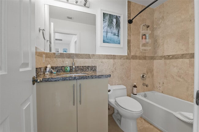 Building Photo - 732 NE 15th Ave