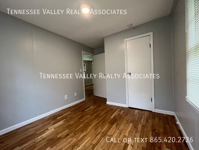 Building Photo - 3009 Cox Ln