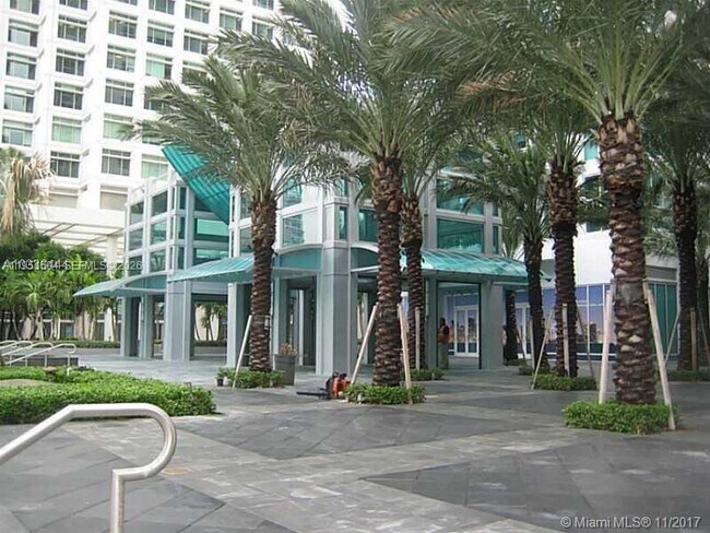 Building Photo - 950 Brickell Bay Dr