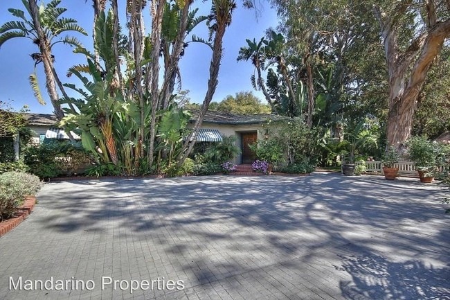 Building Photo - 4395 Via Esperanza