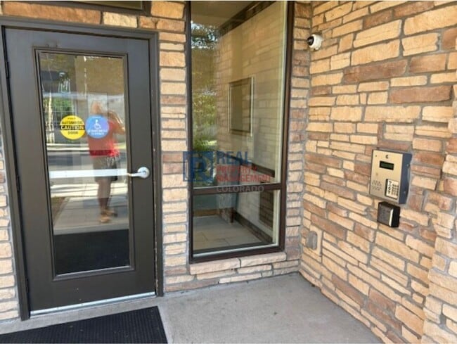 Building Photo - 2241 Limon Dr