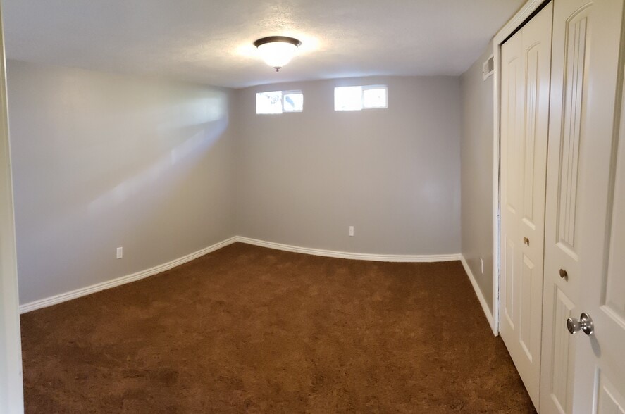 Bedroom - 1079 S Woodruff Ave