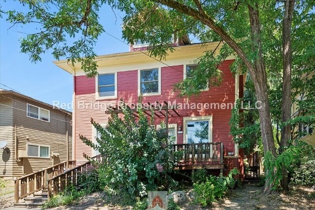 Building Photo - 1325 SE Nehalem St