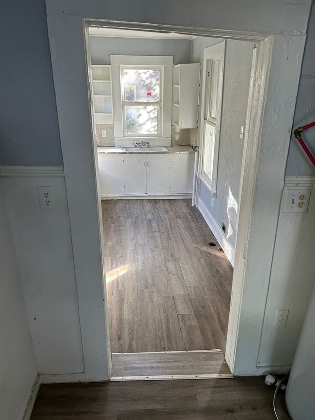 Building Photo - 262 E 68th St