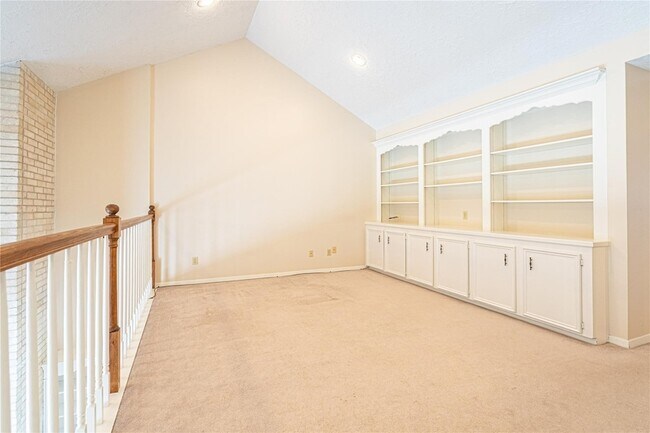 Building Photo - 2306 Potomac Dr