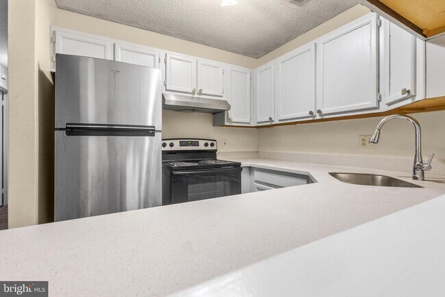 Building Photo - 4901A Dunbarton Rd