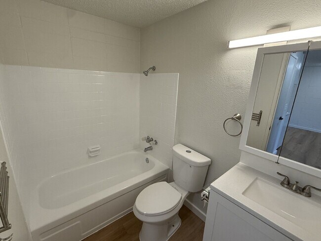 Building Photo - 1005 W 7th Ave