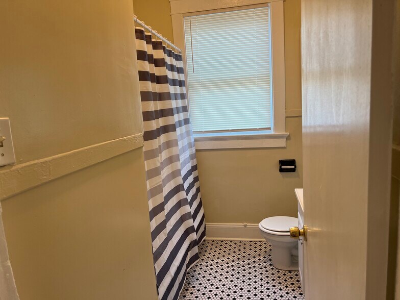 Building Photo - 4411 Cleveland Ave