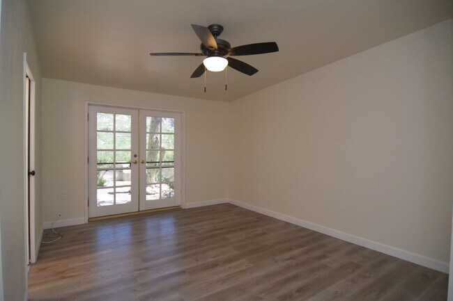 Building Photo - Well Maintained 3 Bedroom 2 Bath Home! Located in a Desirable North Tucson Location! Short Term R...